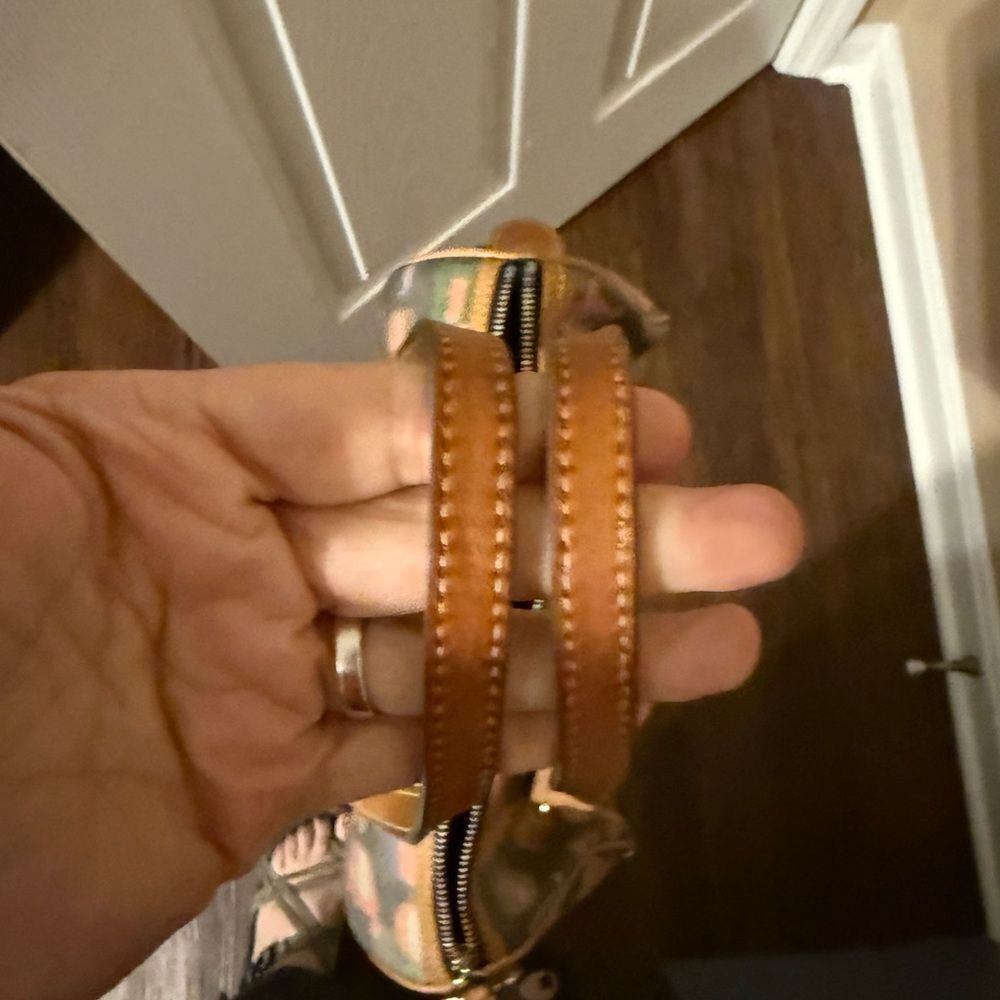 Dooney Rainbow Zipper - Picture 6 of 10